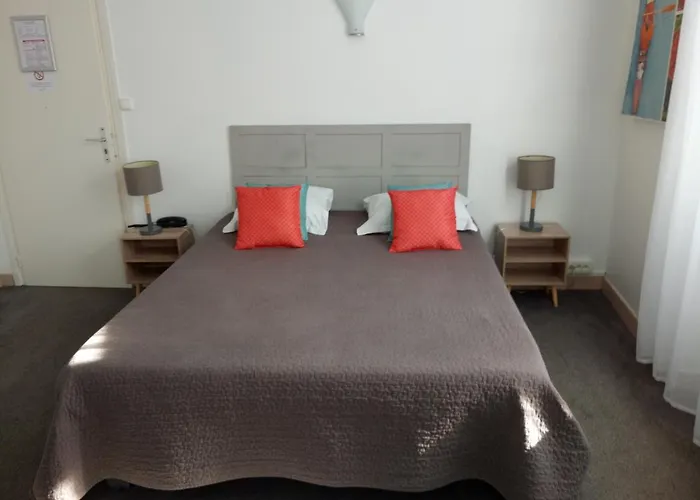 Отель Riviere Кастр