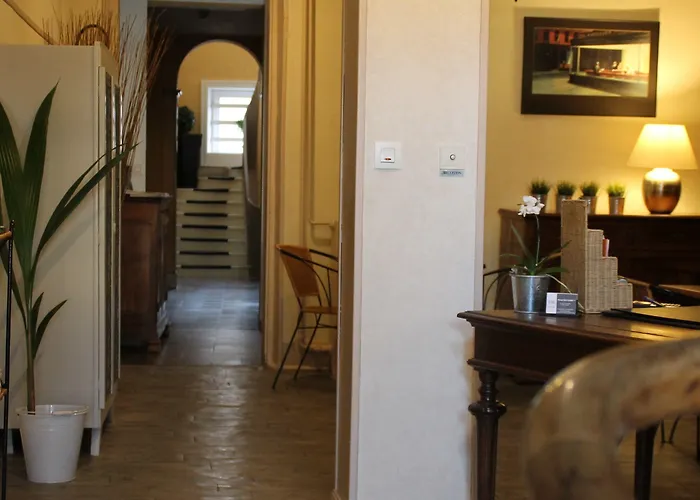 Отель Riviere Кастр