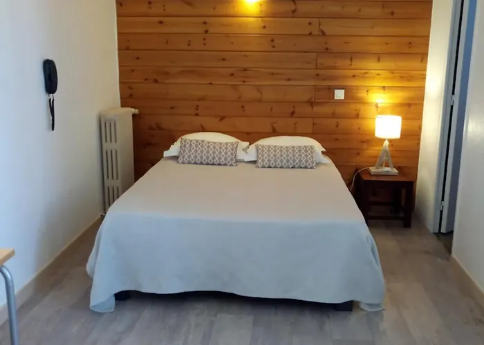 Riviere Отель Кастр