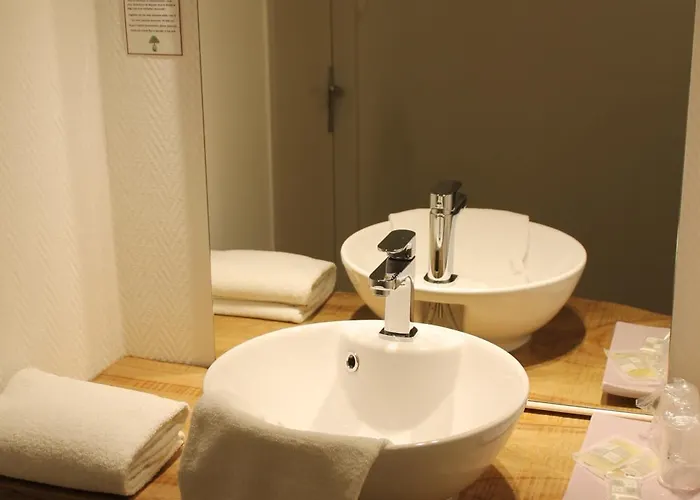 Отель Riviere Кастр