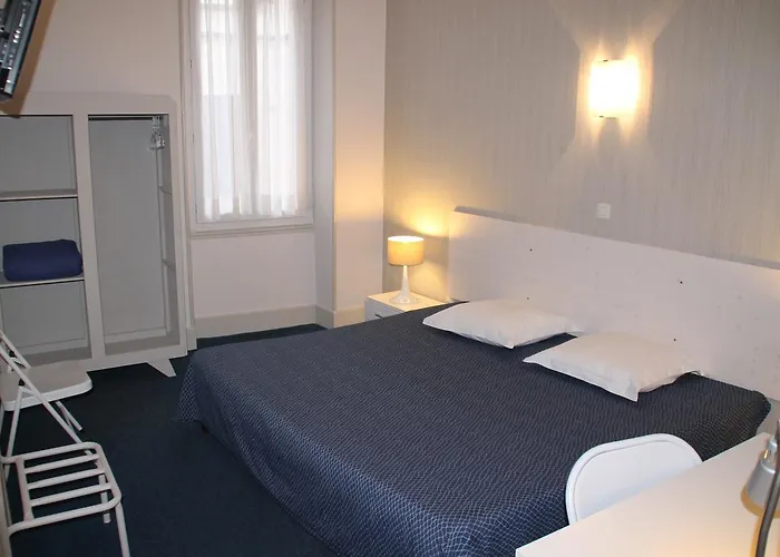 Отель Riviere Кастр