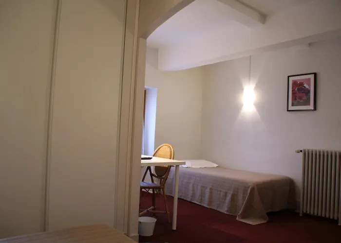 Отель Riviere Кастр